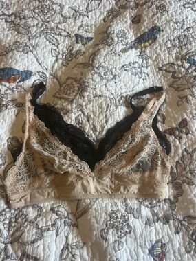 Wacoal dainty Lace Bralettes comfortable in Nude and Black 32c/d stretchy